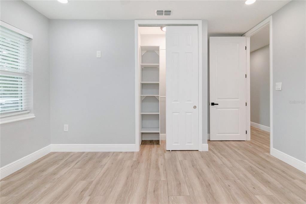 Под контрактом: $4,500 (3 спален, 2 ванн, 1636 Квадратных фут)