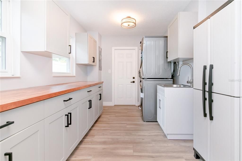 Под контрактом: $4,500 (3 спален, 2 ванн, 1636 Квадратных фут)