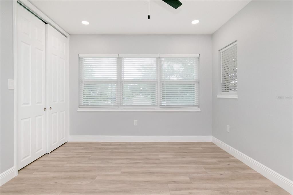 Под контрактом: $4,500 (3 спален, 2 ванн, 1636 Квадратных фут)