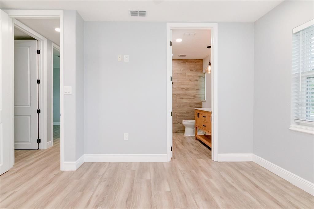 Под контрактом: $4,500 (3 спален, 2 ванн, 1636 Квадратных фут)