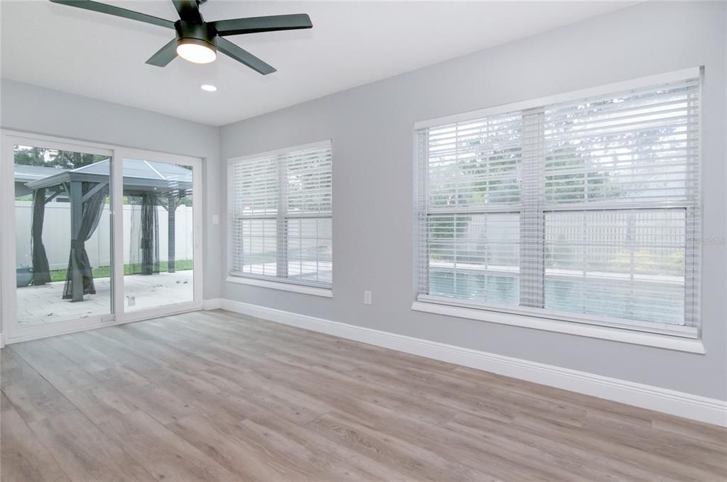 Под контрактом: $4,500 (3 спален, 2 ванн, 1636 Квадратных фут)