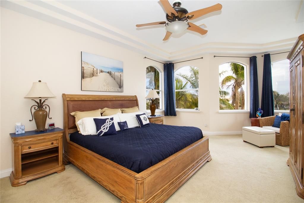 For Sale: $2,599,999 (4 beds, 3 baths, 4176 Square Feet)