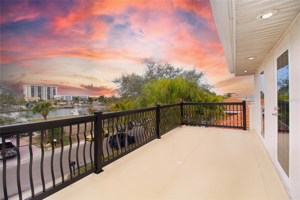 For Sale: $2,599,999 (4 beds, 3 baths, 4176 Square Feet)