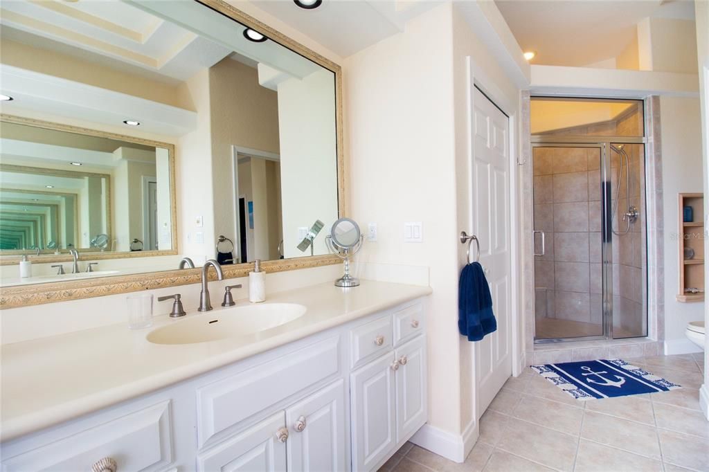 For Sale: $2,599,999 (4 beds, 3 baths, 4176 Square Feet)