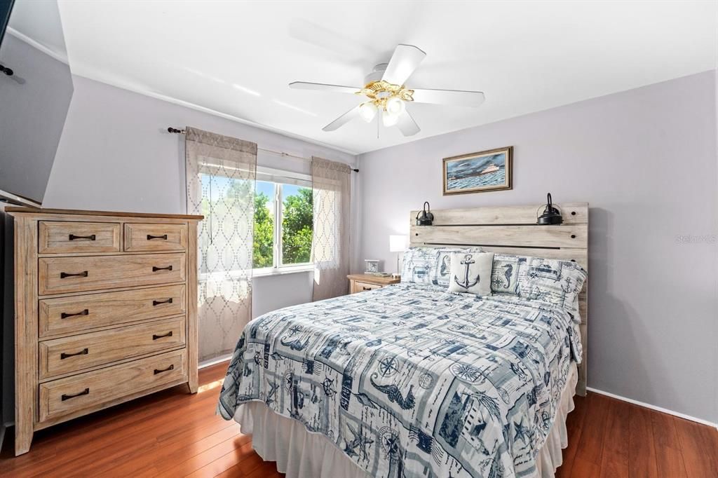 待售: $289,000 (2 贝兹, 1 浴室, 1026 平方英尺)