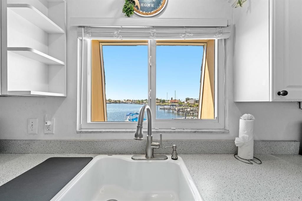 待售: $289,000 (2 贝兹, 1 浴室, 1026 平方英尺)