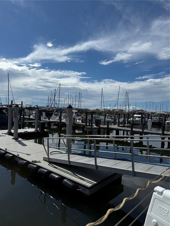 待售: $289,000 (2 贝兹, 1 浴室, 1026 平方英尺)