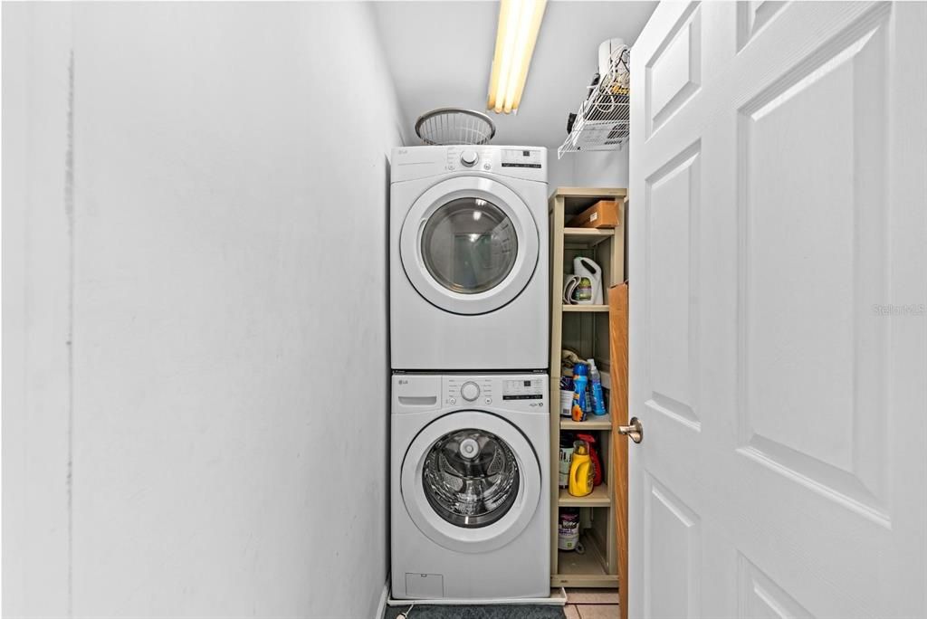 待售: $289,000 (2 贝兹, 1 浴室, 1026 平方英尺)