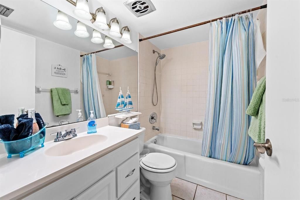 待售: $289,000 (2 贝兹, 1 浴室, 1026 平方英尺)