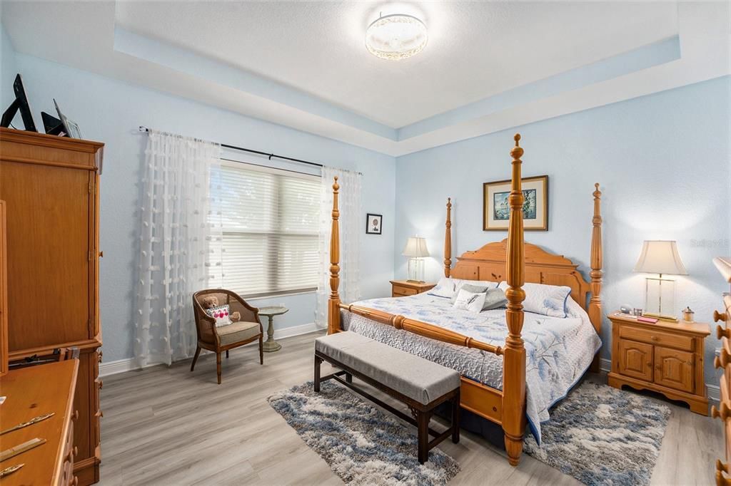 合同活跃: $449,900 (3 贝兹, 2 浴室, 1870 平方英尺)