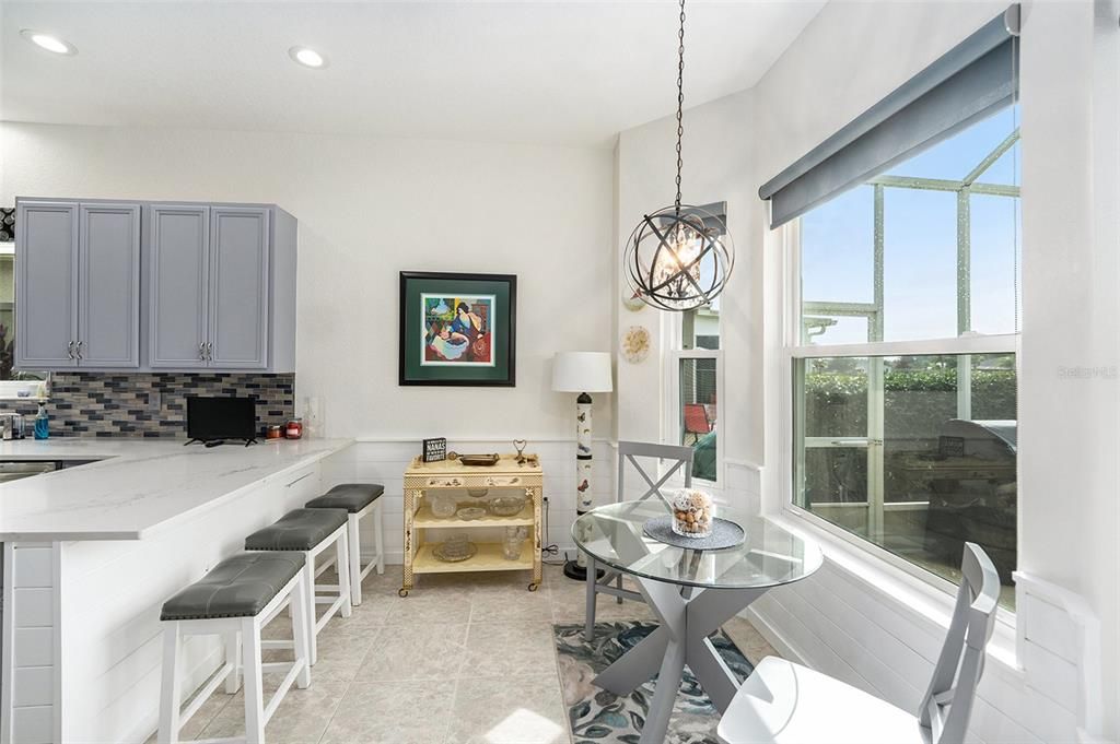 合同活跃: $449,900 (3 贝兹, 2 浴室, 1870 平方英尺)