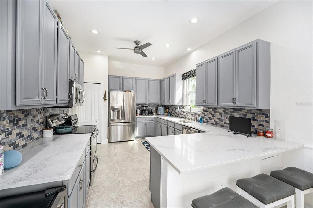 合同活跃: $449,900 (3 贝兹, 2 浴室, 1870 平方英尺)