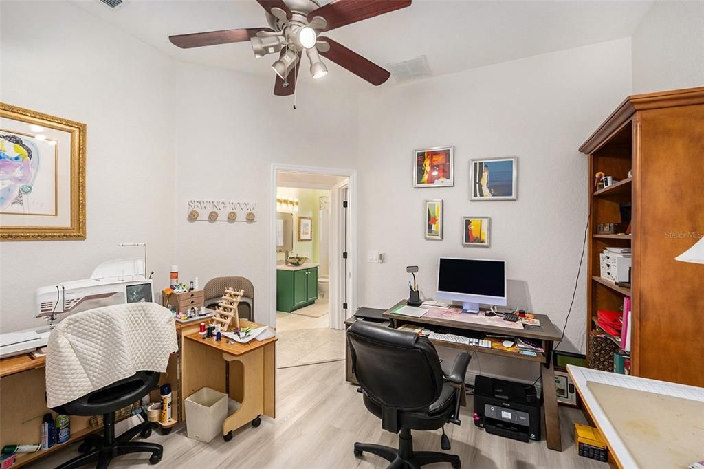 合同活跃: $449,900 (3 贝兹, 2 浴室, 1870 平方英尺)