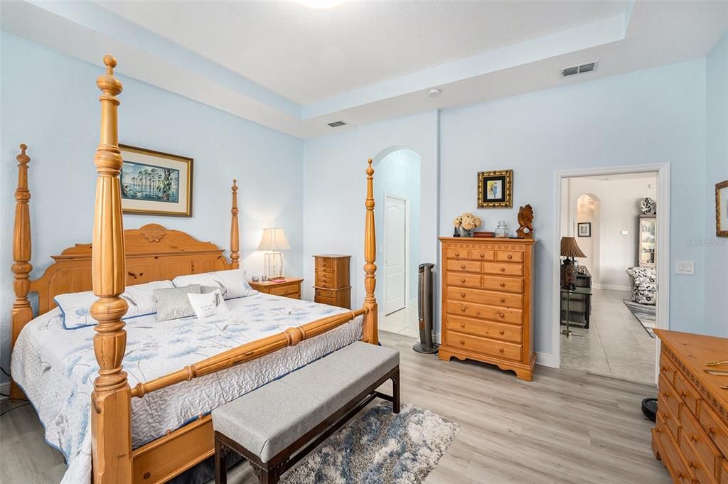 合同活跃: $449,900 (3 贝兹, 2 浴室, 1870 平方英尺)