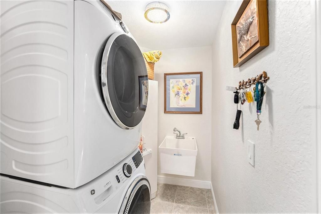 合同活跃: $449,900 (3 贝兹, 2 浴室, 1870 平方英尺)