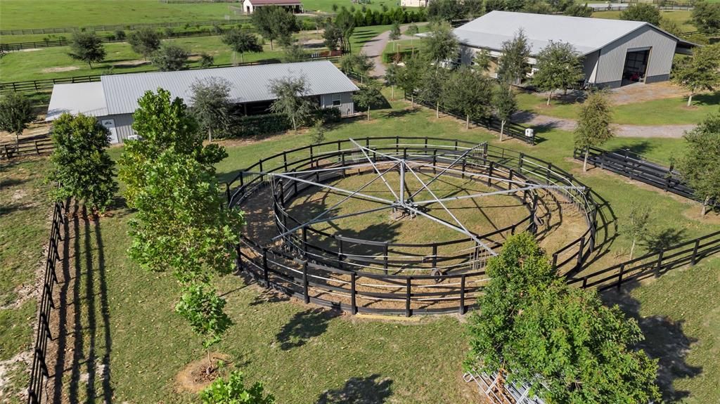 На продажу: $1,100,000 (16.04 acres)