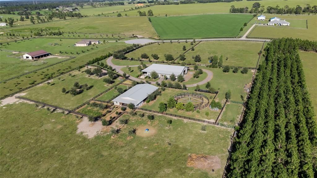 На продажу: $1,100,000 (16.04 acres)