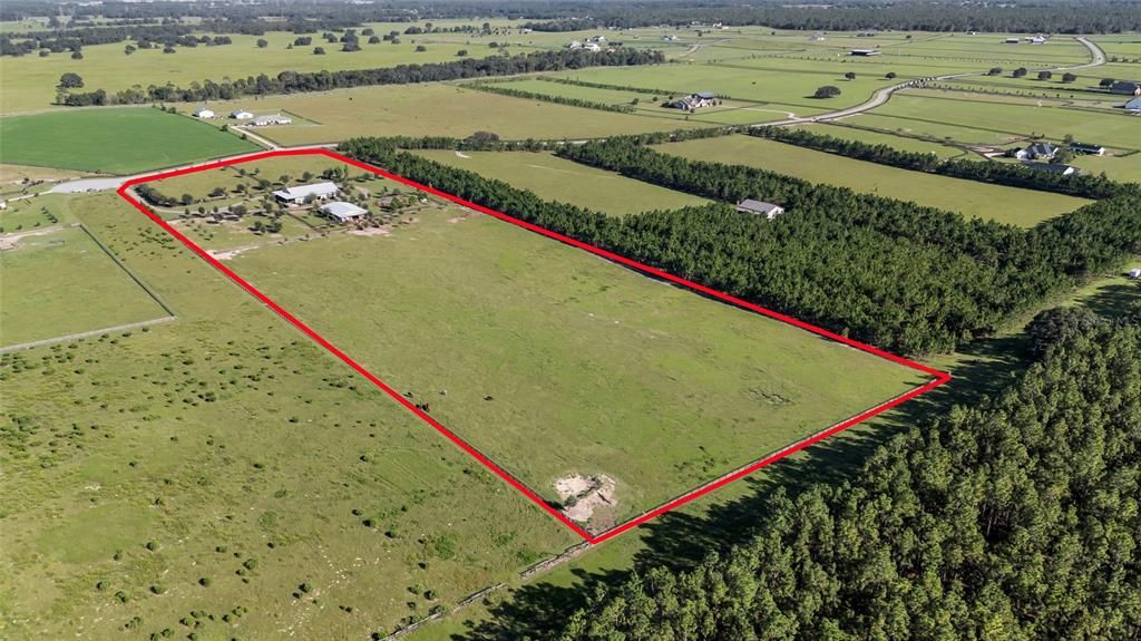 На продажу: $1,100,000 (16.04 acres)
