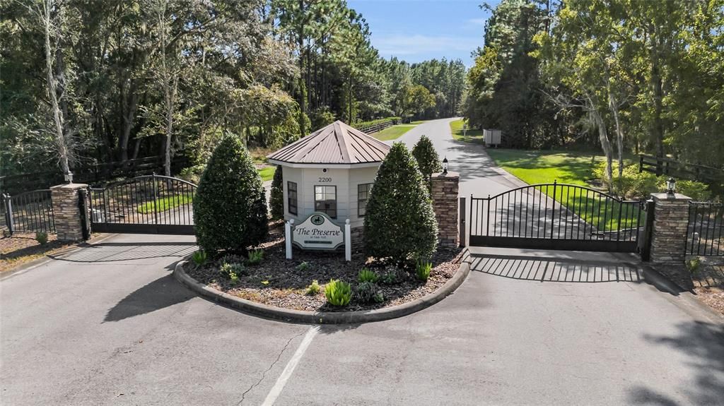 На продажу: $1,100,000 (16.04 acres)