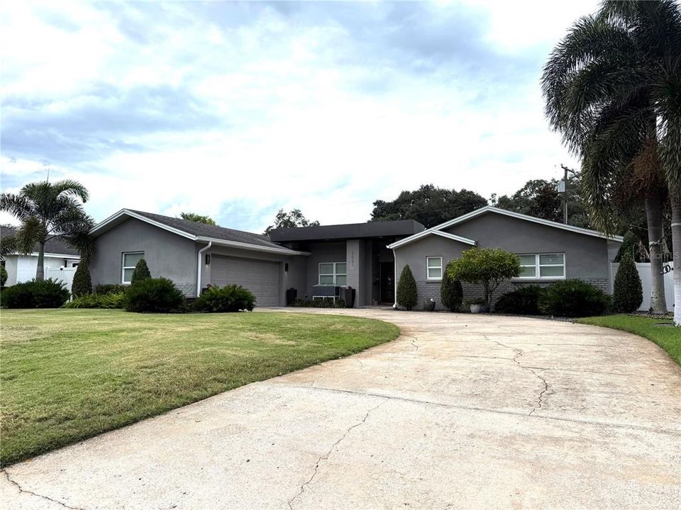 最近售出: $915,000 (4 贝兹, 3 浴室, 2299 平方英尺)