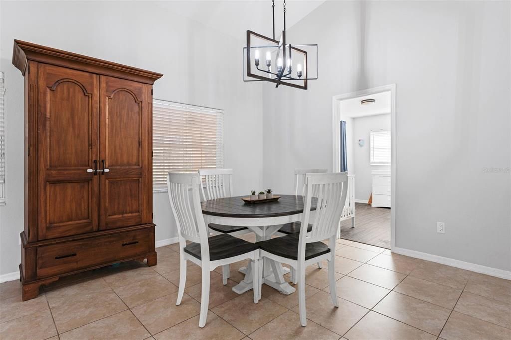 En Venta: $420,000 (3 camas, 2 baños, 2067 Pies cuadrados)