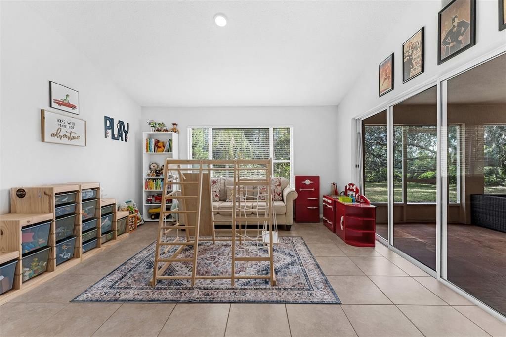 En Venta: $420,000 (3 camas, 2 baños, 2067 Pies cuadrados)