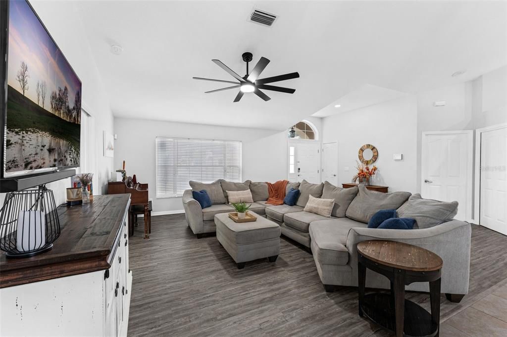 En Venta: $420,000 (3 camas, 2 baños, 2067 Pies cuadrados)