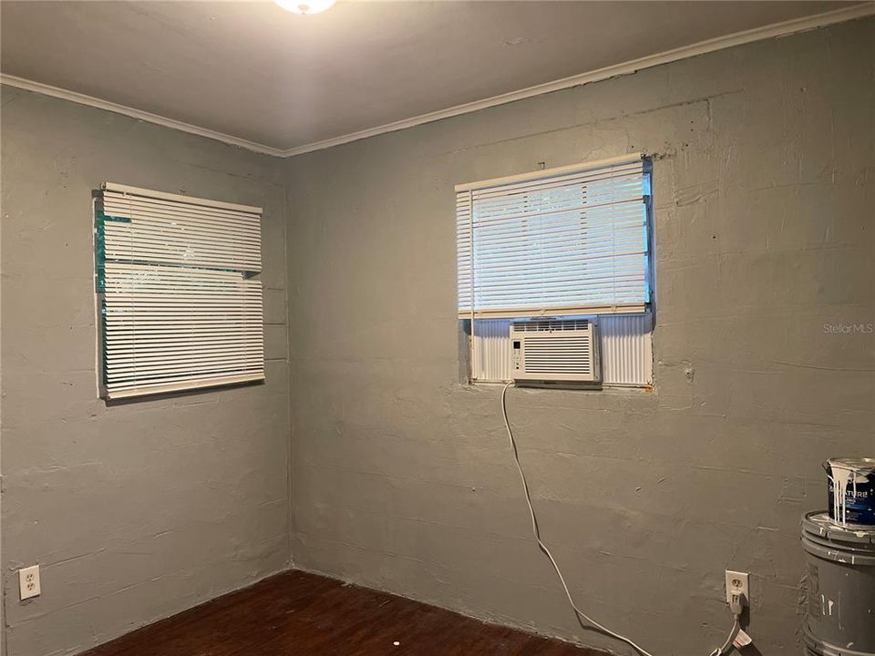 合同活跃: $1,000 (1 贝兹, 1 浴室, 450 平方英尺)