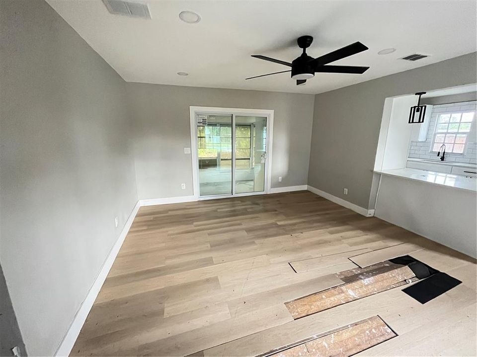 Active With Contract: $159,900 (3 beds, 2 baths, 1162 Square Feet)