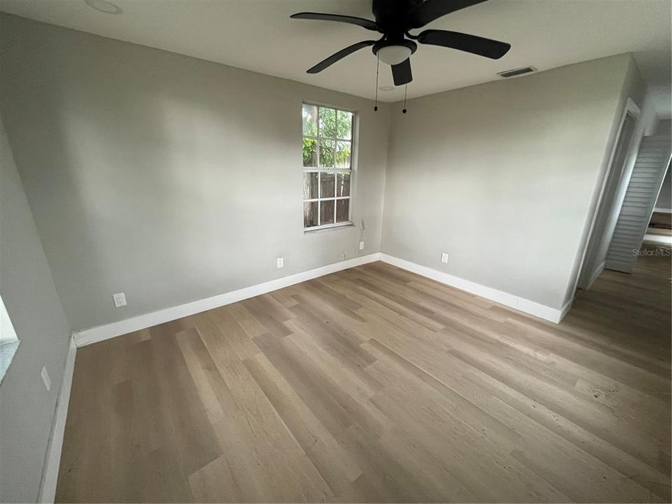 Active With Contract: $159,900 (3 beds, 2 baths, 1162 Square Feet)