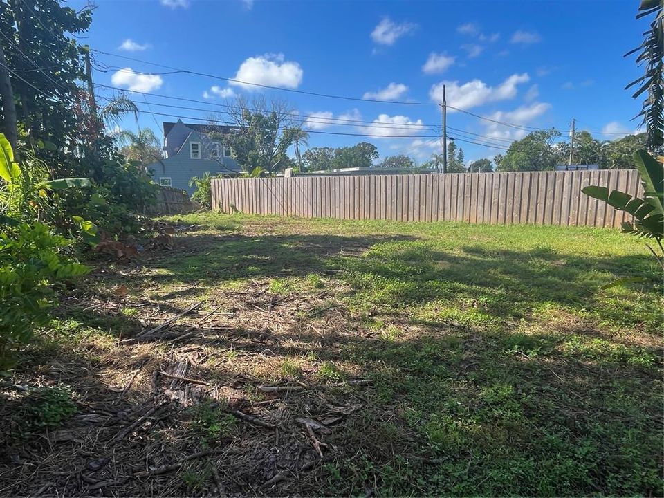 Active With Contract: $159,900 (3 beds, 2 baths, 1162 Square Feet)