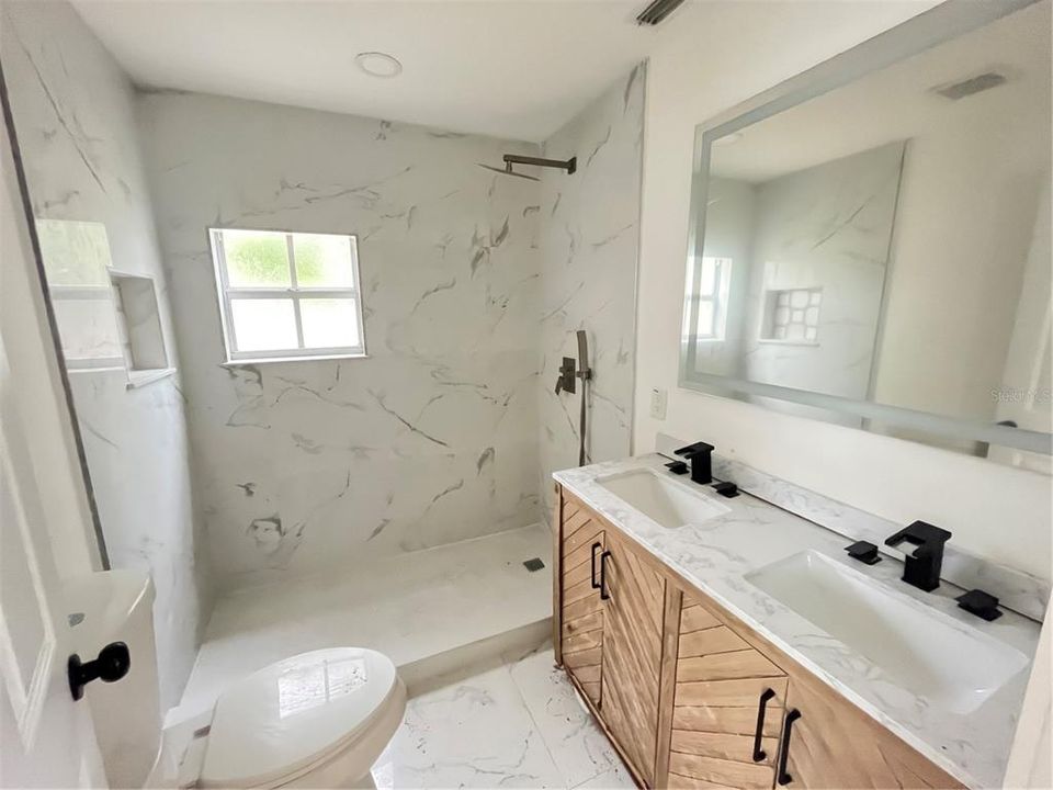 Active With Contract: $159,900 (3 beds, 2 baths, 1162 Square Feet)