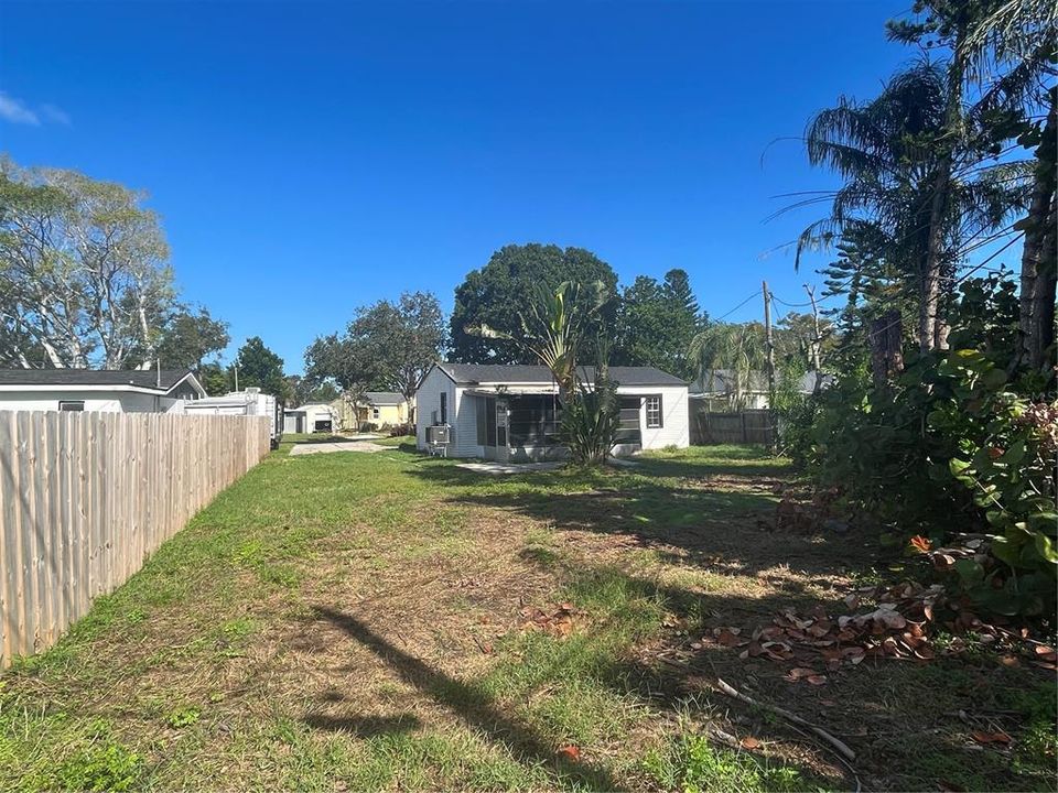 Active With Contract: $159,900 (3 beds, 2 baths, 1162 Square Feet)