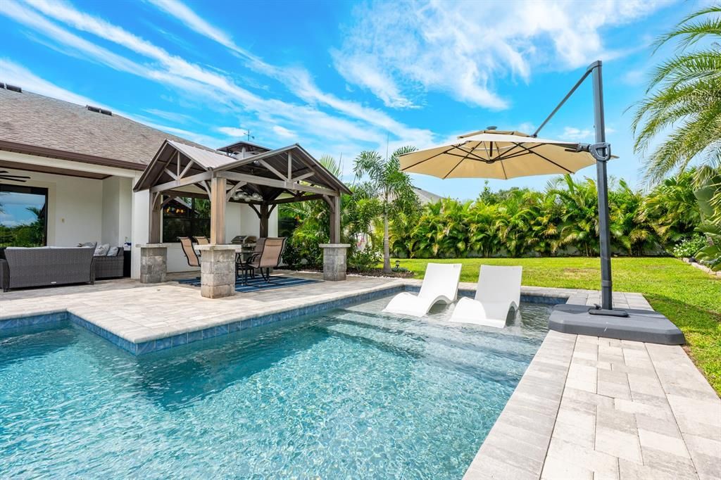 合同活跃: $480,000 (4 贝兹, 2 浴室, 2152 平方英尺)