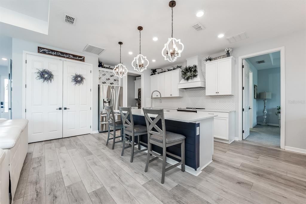 合同活跃: $480,000 (4 贝兹, 2 浴室, 2152 平方英尺)