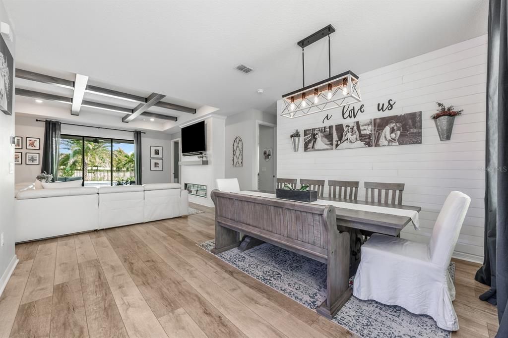 合同活跃: $480,000 (4 贝兹, 2 浴室, 2152 平方英尺)