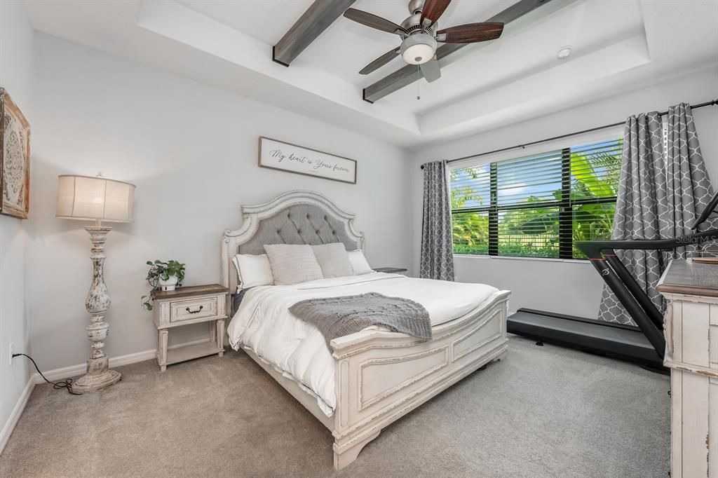 合同活跃: $480,000 (4 贝兹, 2 浴室, 2152 平方英尺)