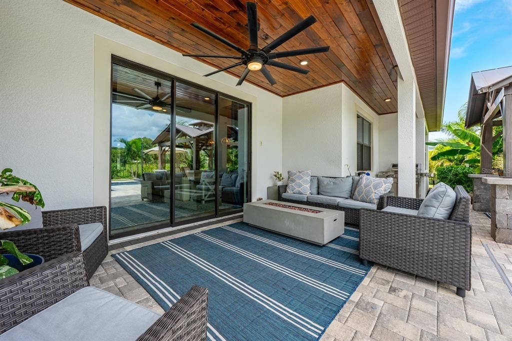 合同活跃: $480,000 (4 贝兹, 2 浴室, 2152 平方英尺)