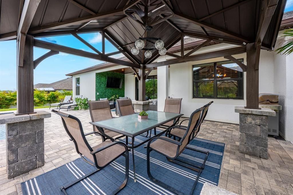 合同活跃: $480,000 (4 贝兹, 2 浴室, 2152 平方英尺)