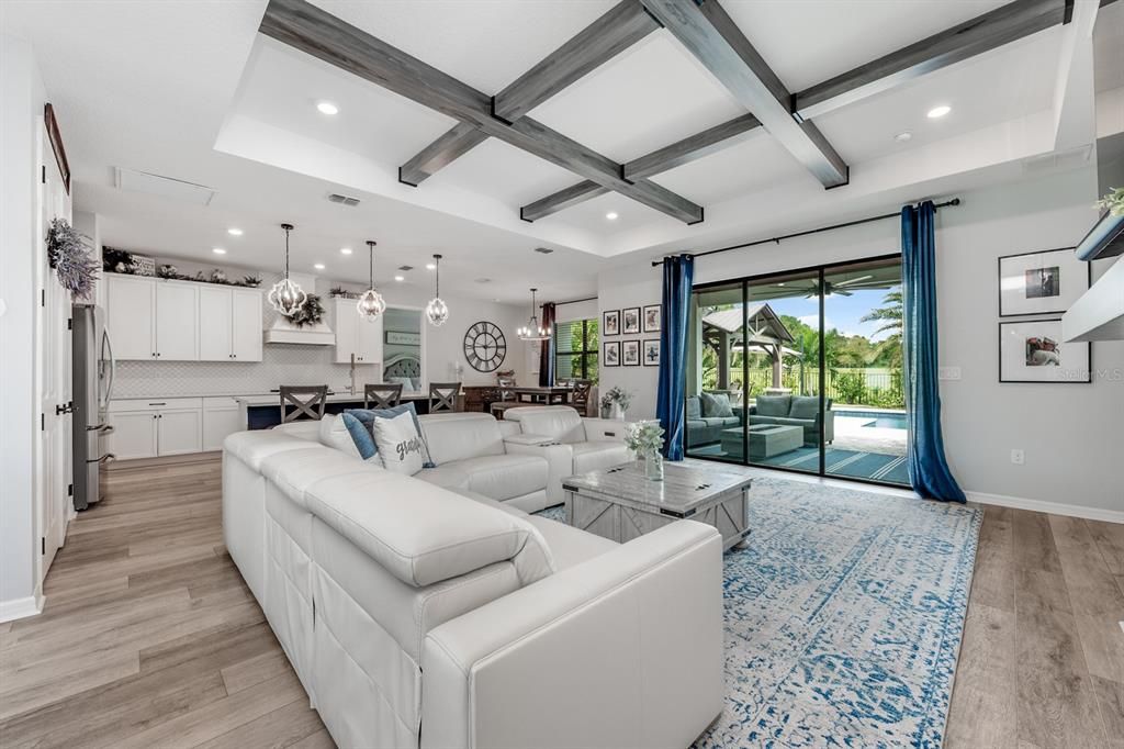 合同活跃: $480,000 (4 贝兹, 2 浴室, 2152 平方英尺)