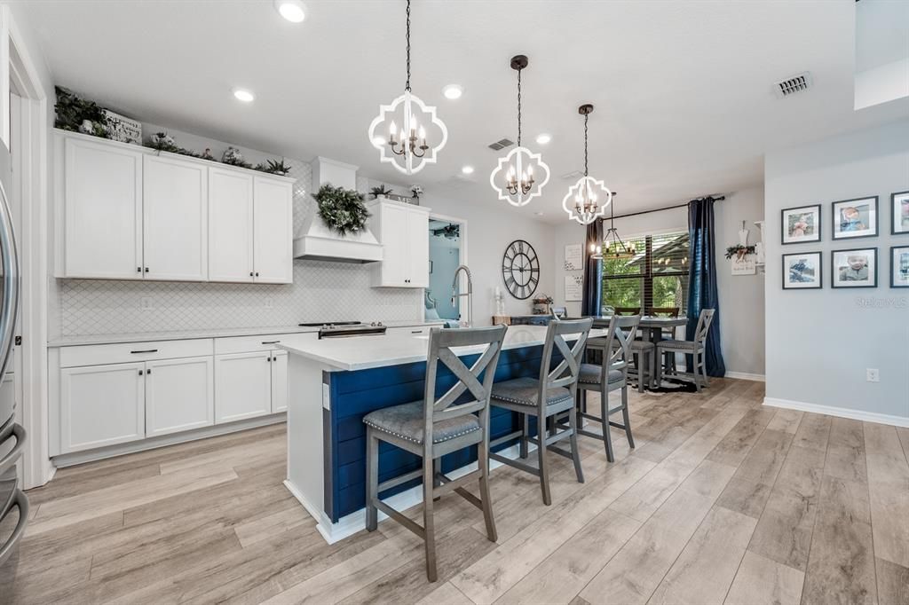 合同活跃: $480,000 (4 贝兹, 2 浴室, 2152 平方英尺)