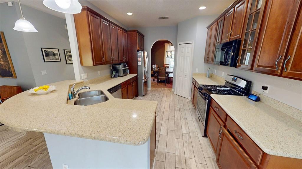 En Venta: $420,000 (3 camas, 2 baños, 2076 Pies cuadrados)