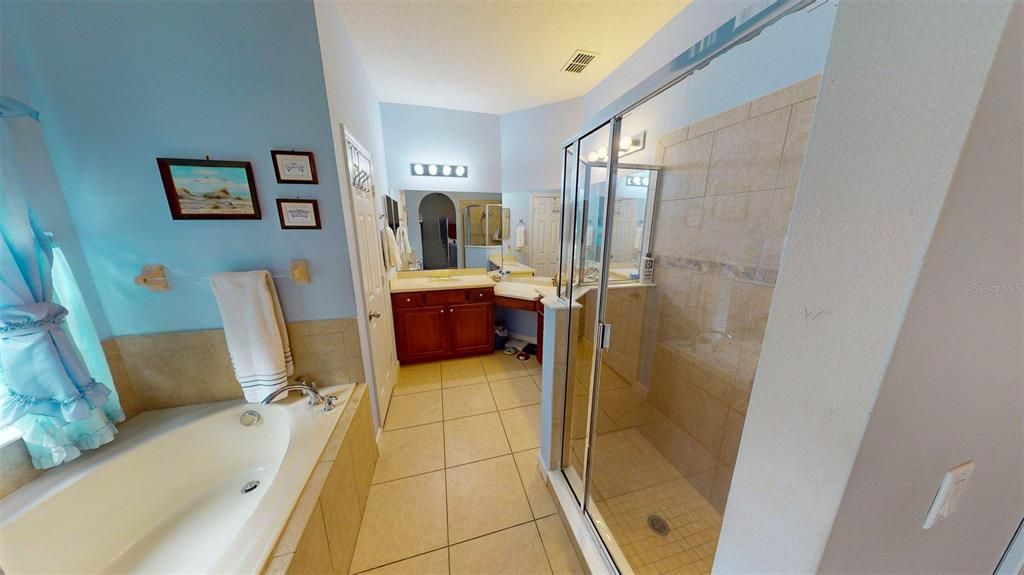 En Venta: $420,000 (3 camas, 2 baños, 2076 Pies cuadrados)