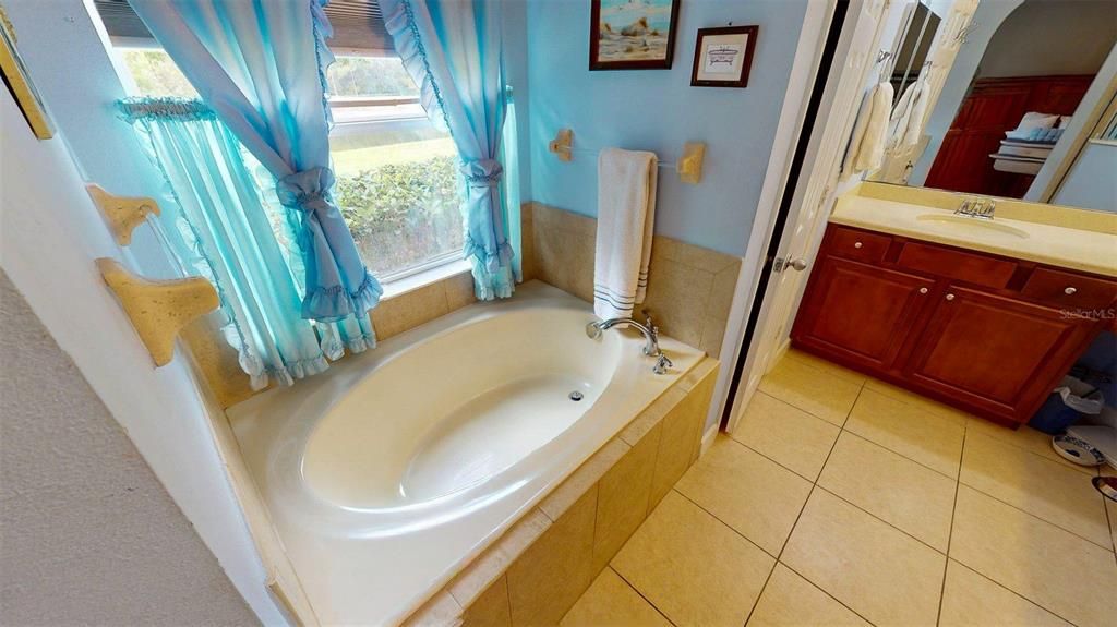 En Venta: $420,000 (3 camas, 2 baños, 2076 Pies cuadrados)