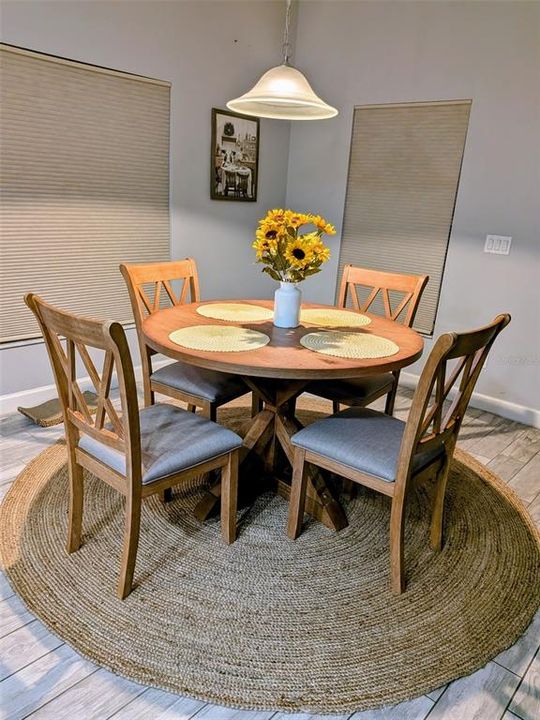 En Venta: $420,000 (3 camas, 2 baños, 2076 Pies cuadrados)