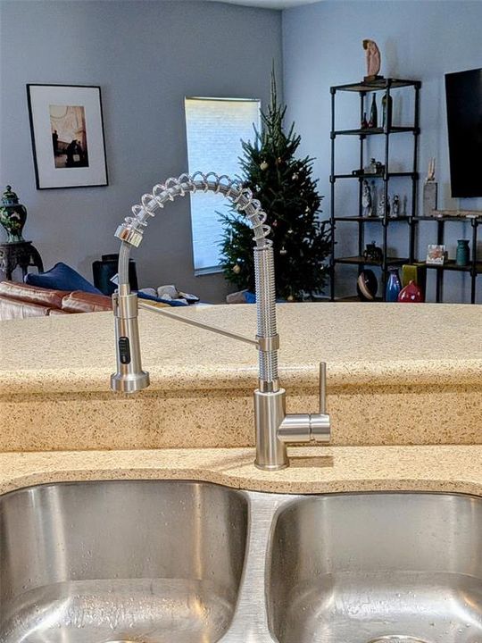 En Venta: $420,000 (3 camas, 2 baños, 2076 Pies cuadrados)