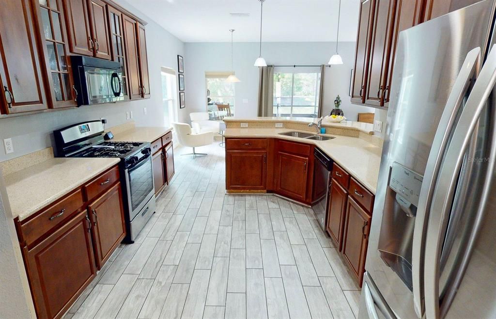 En Venta: $420,000 (3 camas, 2 baños, 2076 Pies cuadrados)