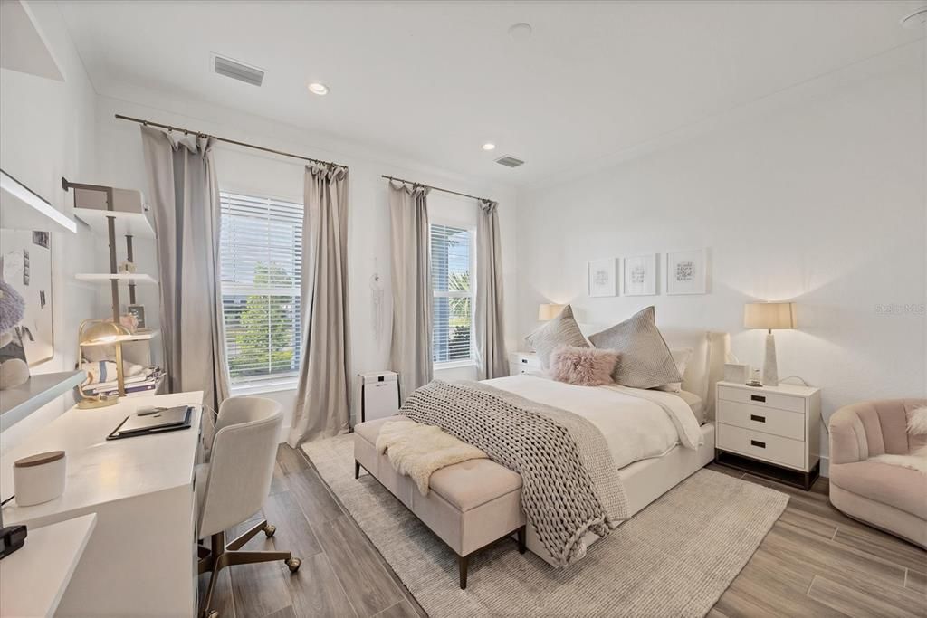 Под контрактом: $1,599,000 (3 спален, 4 ванн, 3114 Квадратных фут)