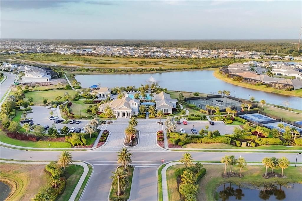 Под контрактом: $1,599,000 (3 спален, 4 ванн, 3114 Квадратных фут)