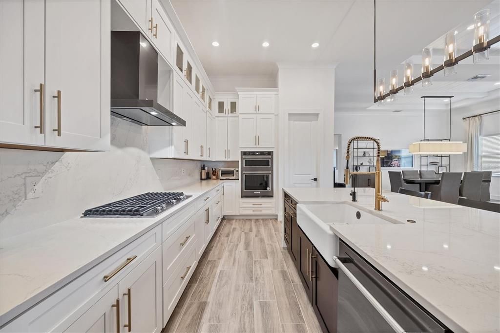 Под контрактом: $1,599,000 (3 спален, 4 ванн, 3114 Квадратных фут)